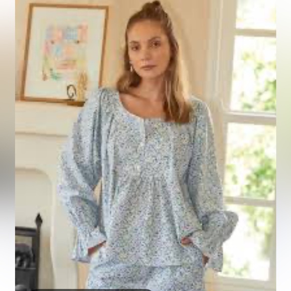 Elegant Blue Floral Women's Pajama Set - Picture 4 of 7